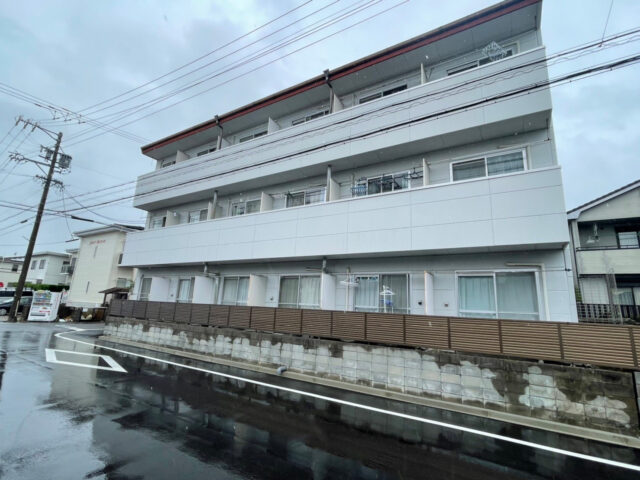 外壁塗装工事前写真　名古屋リフォーム撮影。外壁塗装の写真、住宅の戸建て、マンション、アパートなどの外壁塗装を名古屋リフォームは頑張ります。日進市、長久手市、春日井市、東郷町、一宮市、名東区、天白区、千種区、昭和区、瑞穂区がエリアとなっています。|[公式]名古屋リフォーム|名古屋リフォームは名古屋市・日進市・春日井市のおしゃれなリフォーム＆リノベーション専門会社です