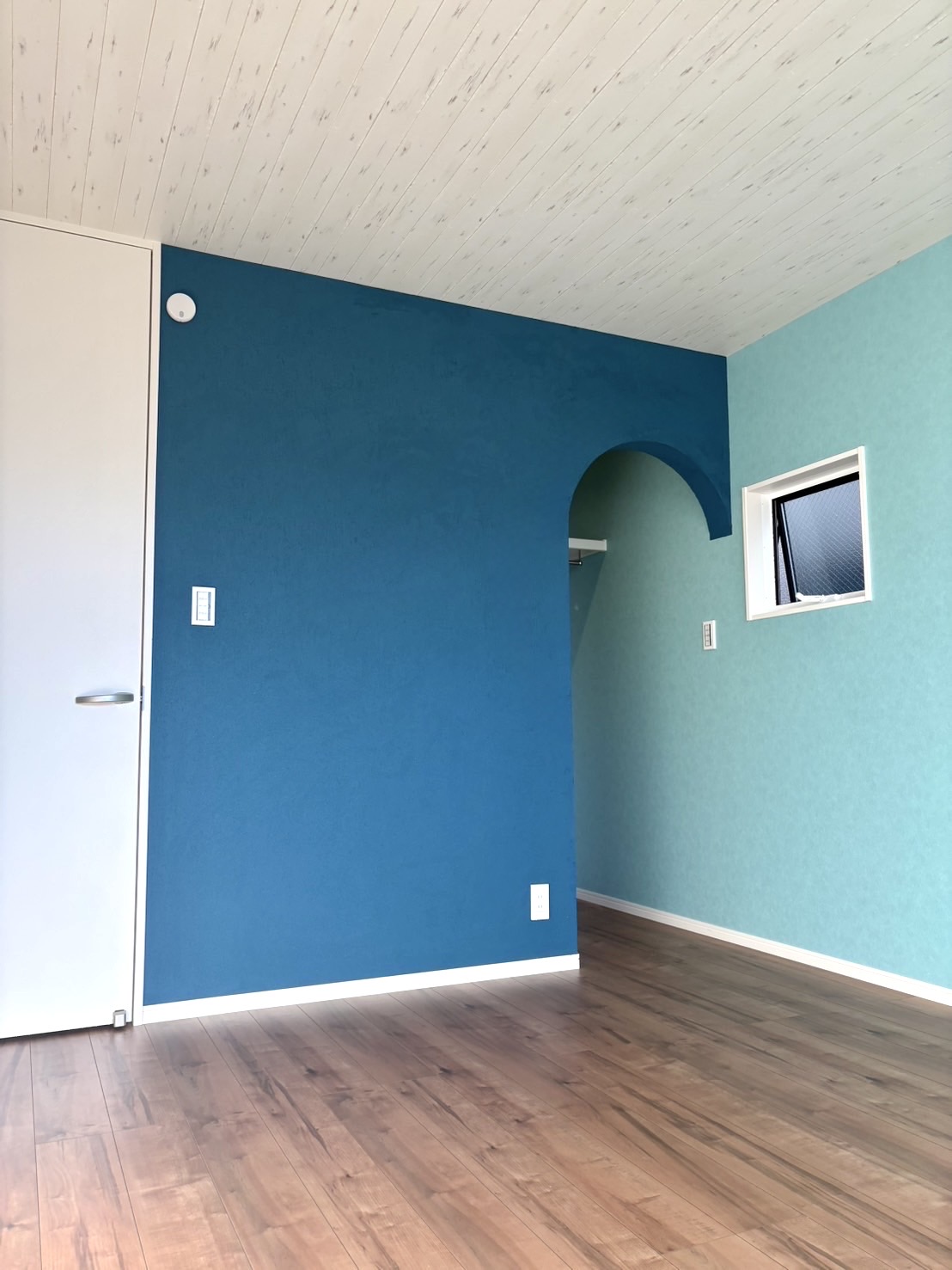 名古屋市　中川区　リフォーム工事　内装　クロス　塗装　ブルーの壁紙　青色　おしゃれ　|[公式]名古屋リフォーム|名古屋リフォームは名古屋市・日進市・春日井市のおしゃれなリフォーム＆リノベーション専門会社です