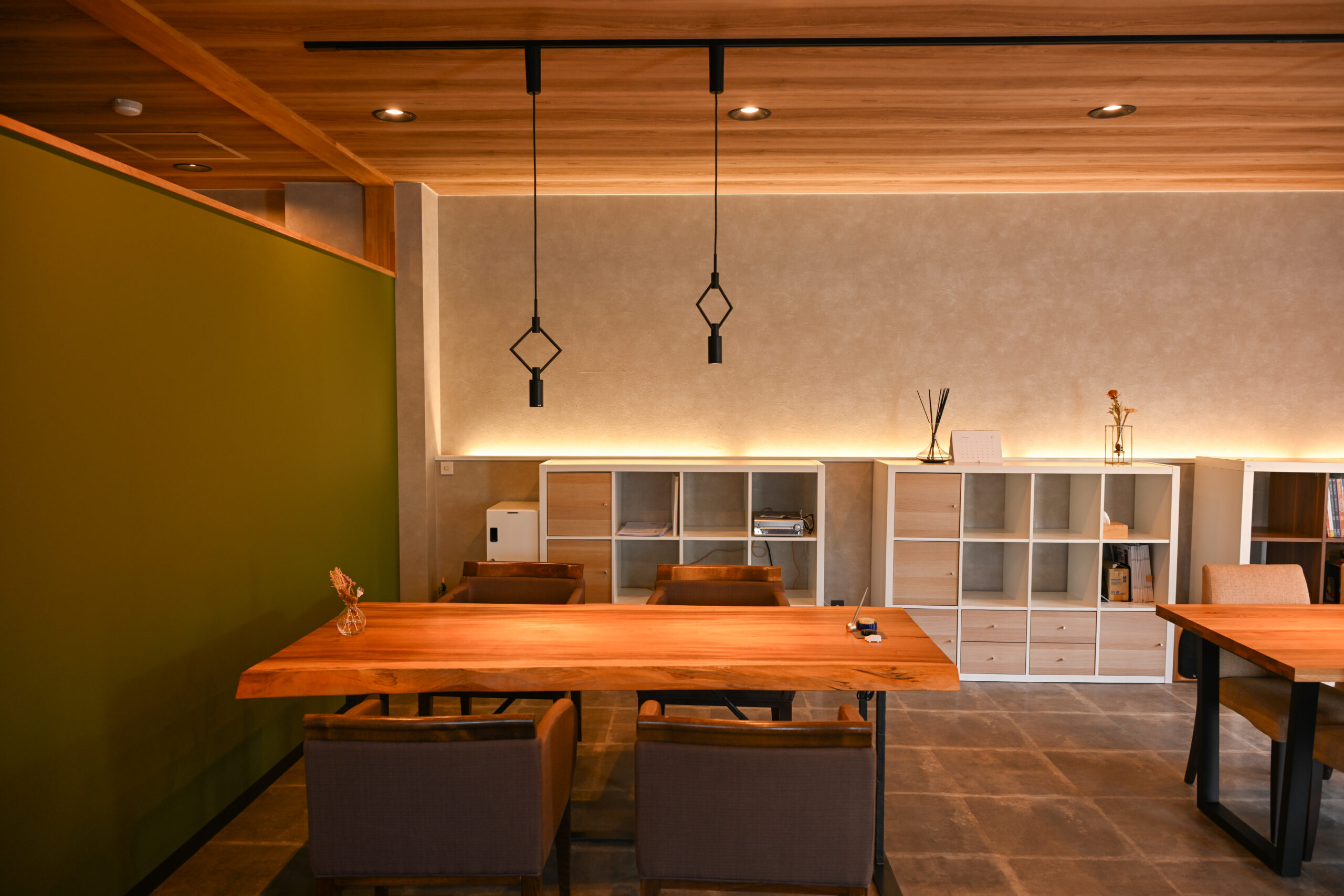 名古屋市　名東区　リフォーム　店舗　オフィス　事務所　おしゃれ　木目天井　木調　ナチュラル　リノベーション|[公式]名古屋リフォーム|名古屋リフォームは名古屋市・日進市・春日井市のおしゃれなリフォーム＆リノベーション専門会社です