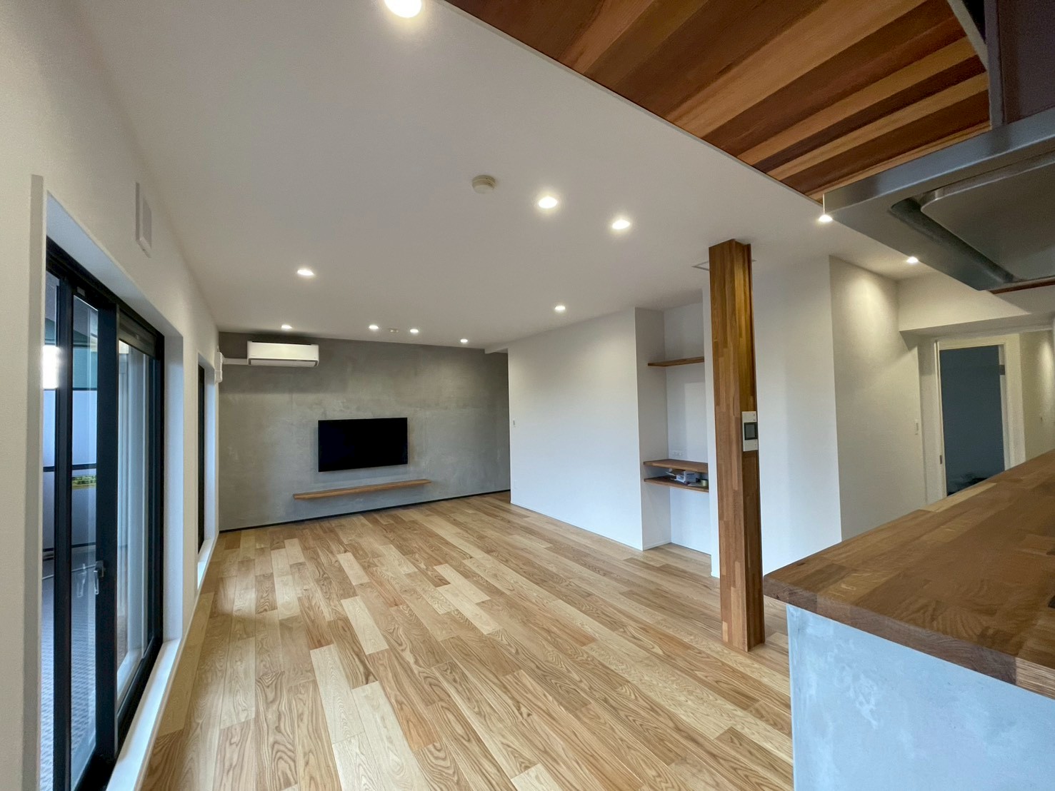 愛知県みよし市　マンションリノベーション　木目の天井羽目板　おしゃれ　ナチュラル　モダン　ＴＯＴＯ　ミッテ　名古屋リフォーム　|[公式]名古屋リフォーム|名古屋リフォームは名古屋市・日進市・春日井市のおしゃれなリフォーム＆リノベーション専門会社です