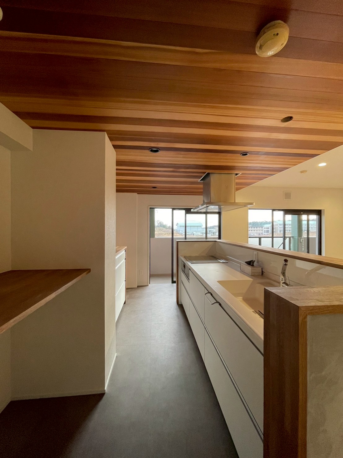 愛知県みよし市　マンションリノベーション　木目の天井羽目板　おしゃれ　ナチュラル　モダン　ＴＯＴＯ　ミッテ　名古屋リフォーム　|[公式]名古屋リフォーム|名古屋リフォームは名古屋市・日進市・春日井市のおしゃれなリフォーム＆リノベーション専門会社です