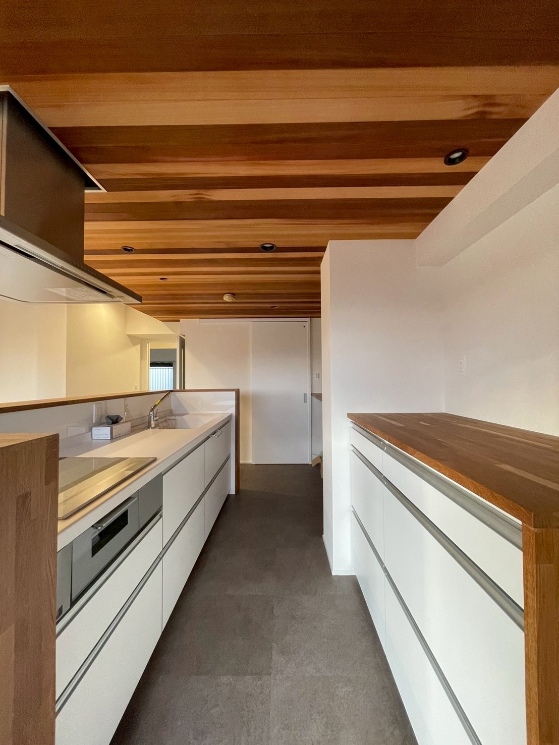 愛知県みよし市　マンションリノベーション　木目の天井羽目板　おしゃれ　ナチュラル　モダン　ＴＯＴＯ　ミッテ　名古屋リフォーム　|[公式]名古屋リフォーム|名古屋リフォームは名古屋市・日進市・春日井市のおしゃれなリフォーム＆リノベーション専門会社です